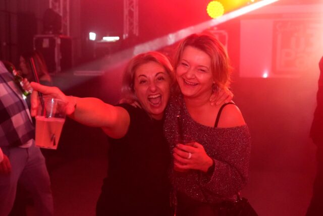 Viele Gäste feierten am Samstagabend (8.2.) bei der Ü30 Party in der Westfalenhalle.