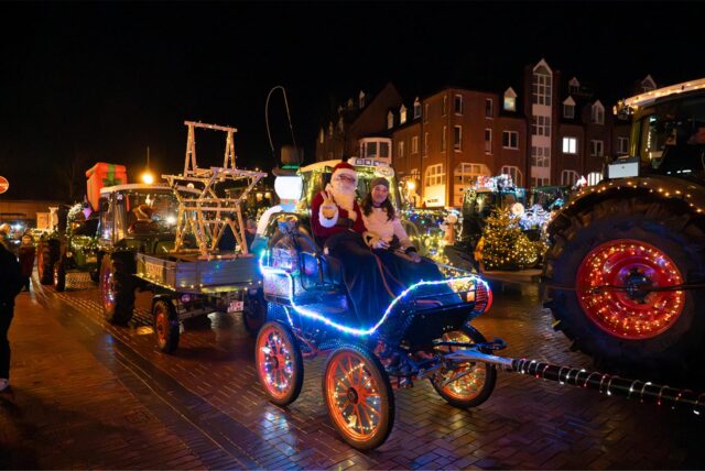 Die Lichterfahrt ist auf dem Marktplatz in Waltrop angekommen.