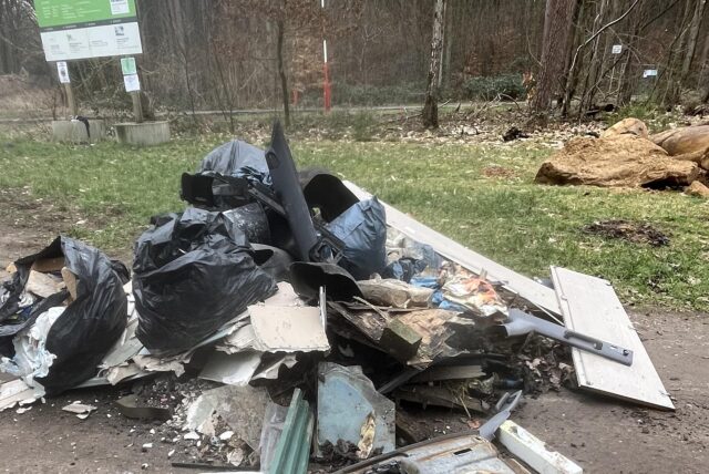 Müllberge am Lembecker Weg in der Hohen Mark