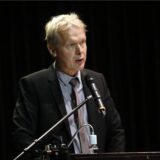 Schulleiter Ulrich Wessel am Rednerpult