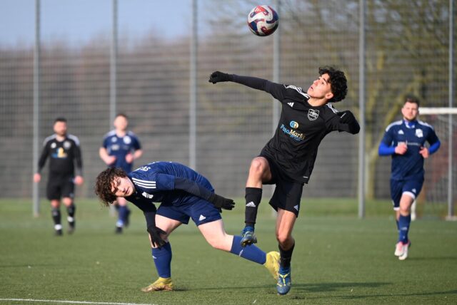 A-Jugendspieler Jonathan Lehning (l.) machte bis zu seiner verletzungsbedingten Auswechslung ein gutes Spiel bei der SG Titania/RW Erkenschwick.