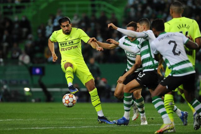 Emre Can nimmt den Ball an.