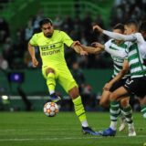 Emre Can nimmt den Ball an.