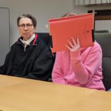 Die Angeklagte aus Haltern neben ihrer Verteidigerin Christin Riemann im Essener Landgericht.