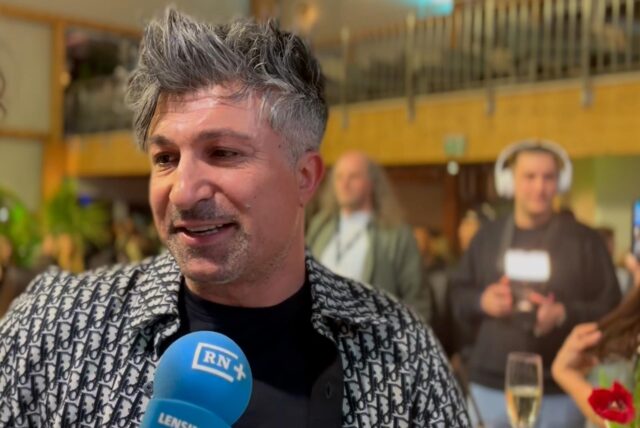 Lottomillionär Chico wird bei der Premiere von „Promis unter Palmen“ in Berlin interviewt.