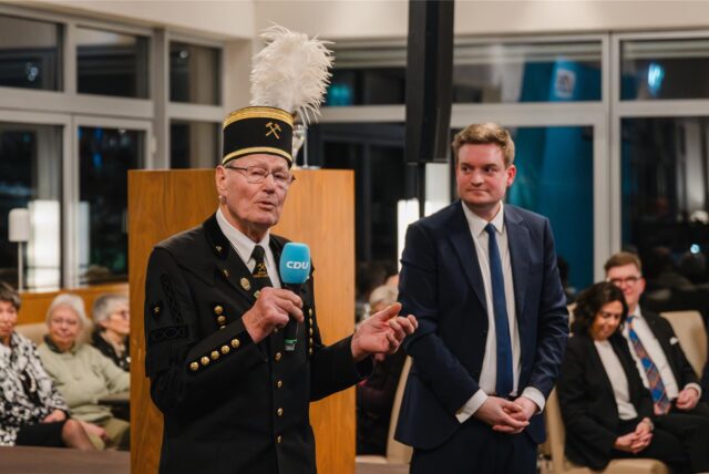 Hans-Dieter Pröve wurde beim Neujahrsempfang der CDU mit dem Ehrenpreis ausgezeichnet.