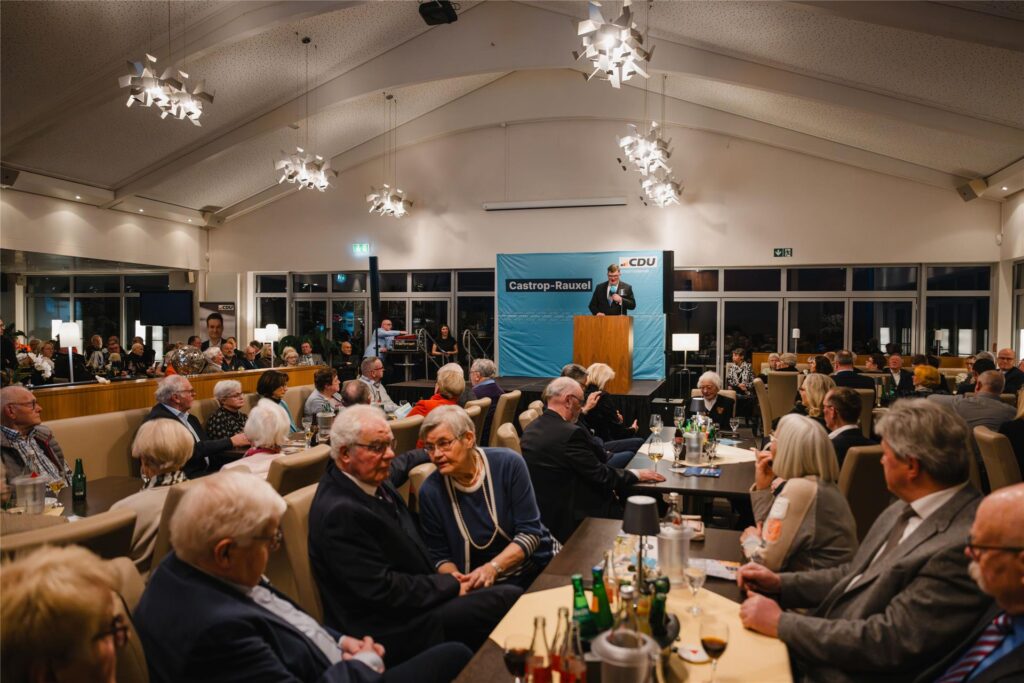 Ein Überblick durch den Saal, während der Rede von Carsten Papp.