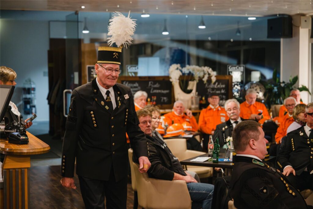 Hans-Dieter Pröve war in eine traditionelle Knappenuniform gekleidet.