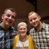Monika Hahn – die Gründerin von „Monis Kloppo Fanclub“ – und ihre Söhne.