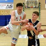 Henning Gustrau jklaut Tarik Jakupovic den Ball