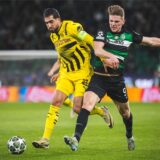 Emre Can im Zweikampf mit Viktor Gyökeres.