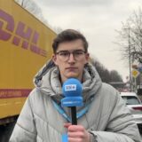 Reporter Julius Obhues steht an der Unfallstelle auf der B1 in Dortmund.