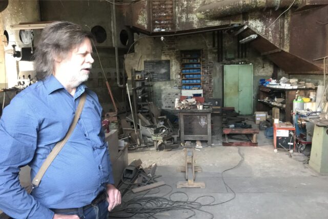 Peter Lipa in der Werkstatt im ersten Stock des Malakowturms.