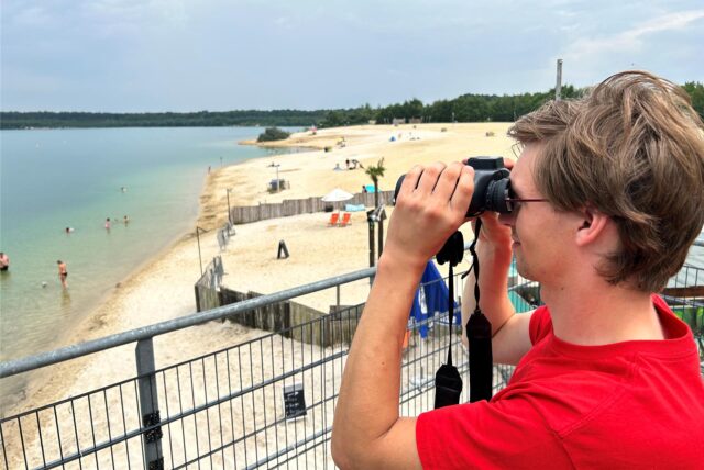 Badeaufsicht am Silbersee: Die DLRG-Rettungsschwimmer überwachen das Geschehen vom Aussichtsturm aus.