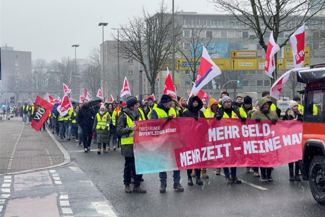 Die Demonstration von Verdi auf dem Wall in Dortmund.