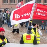 Demonstranten auf einem Warnstreik der Gewerkschaft Verdi.