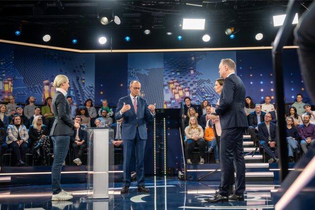 Alice Weidel, Olaf Scholz, Robert Habeck und Friedrich Merz in der ZDF-Sendung „Klartext“.