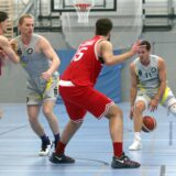 Gegensätze: Vor einer Woche mussten Julian Wesselbaum (r.) und Anton Baumann (2.v.l.) gegen Iserlohn gewinnen, diesmal sind die Erwartungen viel geringer.