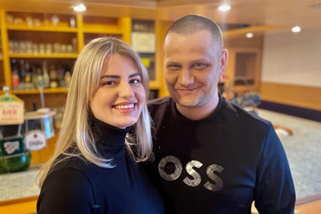 Die neuen Pächter Vanessa und Branko Ciric stehen in der „Fröhlichen Morgensonne“ in Dortmund-Aplerbeck.