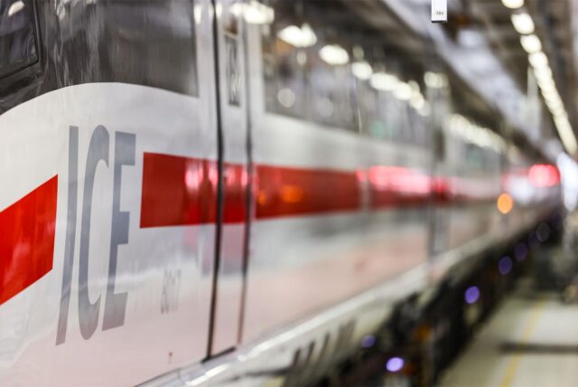 Ein Jugendlicher hat vier Reisende in einem ICE bestohlen. Am Hauptbahnhof Dortmund wurde der mutmaßliche Dieb auf die Wache gebracht.