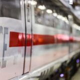 Ein Jugendlicher hat vier Reisende in einem ICE bestohlen. Am Hauptbahnhof Dortmund wurde der mutmaßliche Dieb auf die Wache gebracht.