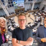 Bild-Montage vor dem Hintergrund des Dortmunder Rats: Ingrid Reuter (links), Thomas Louis (Mitte), Thomas Westphal (rechts), darüber ein Logo von Tedi