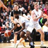 Basketball Regionalliga West 15. Februar 2025, Rosa-Parks-Halle. Hertener Löwen – Citybasket Recklinghausen 75:65. Lennard Kaprolat, Bryant Allen, Tim Müller, Henning Gustrau.