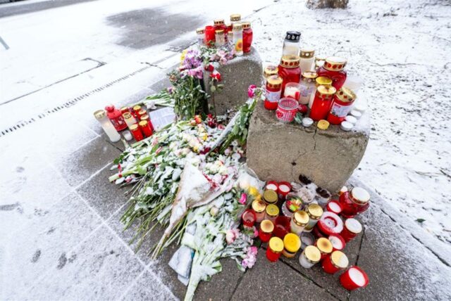 Blumen und Kerzen für die Opfer des mutmaßlichen Anschlags in München.