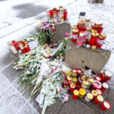 Blumen und Kerzen für die Opfer des mutmaßlichen Anschlags in München.