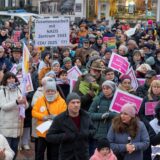 Menschen bei Demonstration auf dem Halterner Marktplatz