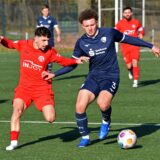 Eren Özat im Zweiakmpf mit Stevan Tasic