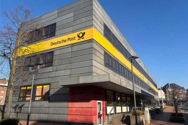 Das ehemalige Postgebäude am Busbahnhof.