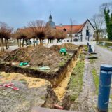 Umfangreiche Arbeiten finden vor dem Wasserschloss Haus Rodenberg statt