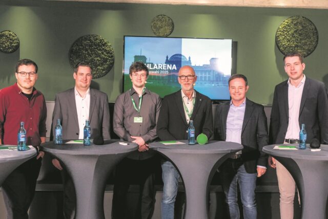 Wahlarena zur Bundestagswahl 2025 mit den Kandidaten für den Wahlkreis 121 Robin Conrad, Brian Nickholz, Lars Ehm und Tom Roehl, moderiert von Vincent Rastfeld und Joachim Schmidt.