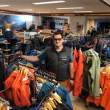 Alexander Knorre-Hüttermann, Inhaber von Up & Away – Outdoor und mehr, steht in seinem Laden.