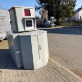 Ein Panzerblitzer stehen in Herten am Rand der  Mühlenstraße.