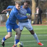 Der SV Wacker Obercastrop mit Jonas Pöhlker (blaues Trikot) gewann das Westfalenliga-Derby gegen den FC Brünninghausen.