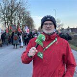 MZ-Redakteur Thomas Brysch berichtet live von der Protestdemonstration in Sinsen.