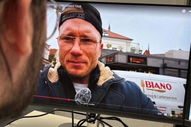 „Holle21614“ vor dem Restaurant Biano in Haltern