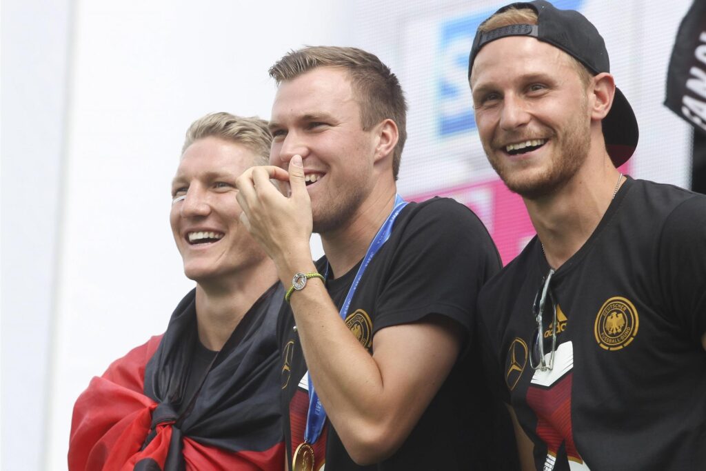 Waren im Campo Bahia WG-Kollegen: Bastian Schweinsteiger, Kevin Großkreutz und Benedikt Höwedes. Waren im Campo Bahia WG-Kollegen: Bastian Schweinsteiger, Kevin Großkreutz und Benedikt Höwedes.