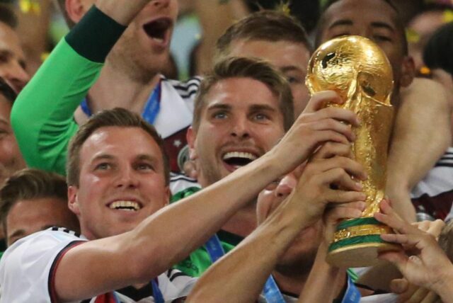 Weltmeister Christoph Kramer erzählte im Podcast „Copa TS“ eine lustige Geschichte über Kevin Großkreutz (l.) und Matthias Ginter von der WM 2014 in Brasilien.