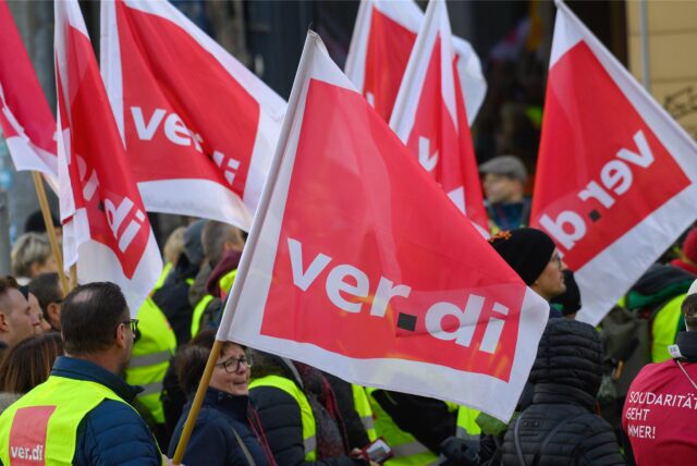 Verdi Warnstreik Fahnen