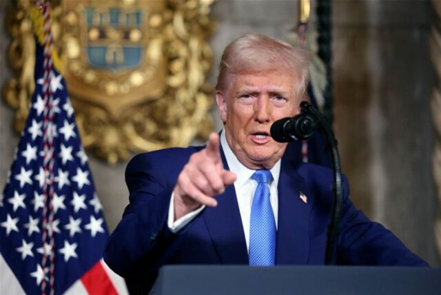 US-Präsident Donald Trump spricht in seinem Anwesen Mar-a-Lago.