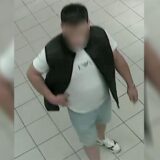 Ein Mann mit weißem