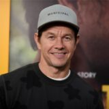 Schauspieler Mark Wahlberg spielt die männliche Hauptrolle in dem Film „Flight Risk“, der am 19. Februar 2025 in den deutschen Kinos startet – auch im Cineworld Recklinghausen und im Central Kino Center Dorsten. (Symbolbild)
