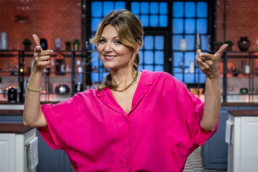 Teilnehmerin Ella Endlich im Studio von "Das große Promibacken" 2025.