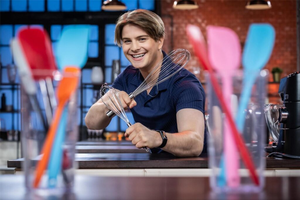 Kandidat Vincent Gross im Studio von "Das große Promibacken" 2025.