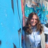 Emily Böker, genannt „Elmo“, tritt für Die Partei als Direktkandidatin zur Bundestagswahl 2025 an.
