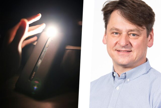 Montage von einer Hand an einem Handy mit Beleuchtung und einem Porträtfoto von Frank Girke.