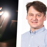 Montage von einer Hand an einem Handy mit Beleuchtung und einem Porträtfoto von Frank Girke.